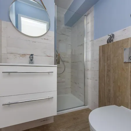 Avis - Skwer Kosciuszki 34a * Гдыня